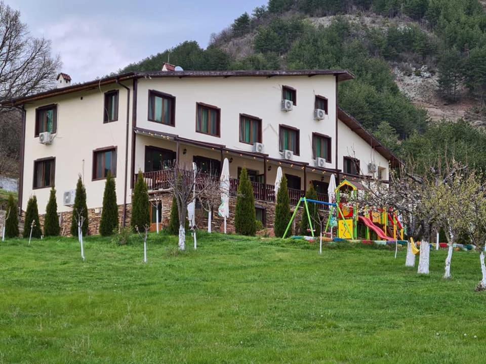 Готель Family Borovitsa 2*